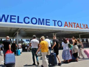 Antalya Havalimanı’nda tarihi yoğunluk