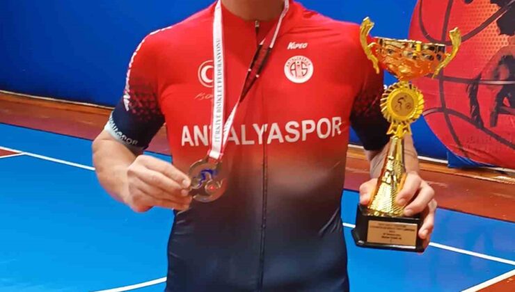 Antalyaspor’un tecrübeli pedalı Bolu’da Türkiye Şampiyonu oldu
