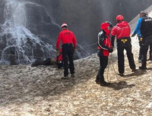Bakan Yerlikaya: “Cilo Buzulları’nda mahsur kalan 2 kişinin cansız bedenine ulaşıldı, 2 kişi yaralı kurtarıldı”