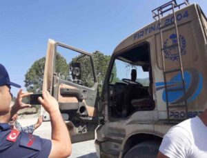 Bolu’da dorseden çıkan tahta parçası kamyon sürücüsüne çarptı