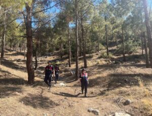 Burdur’da jandarma ekipleri yangınlara karşı ormanlarda devriye atıyor
