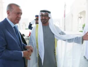 Cumhurbaşkanı Erdoğan, BAE’de resmi törenle karşılandı