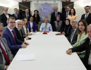 Cumhurbaşkanı Erdoğan, Birleşik Arap Emirlikleri ziyareti dönüşünde gazetecilerle sohbet etti