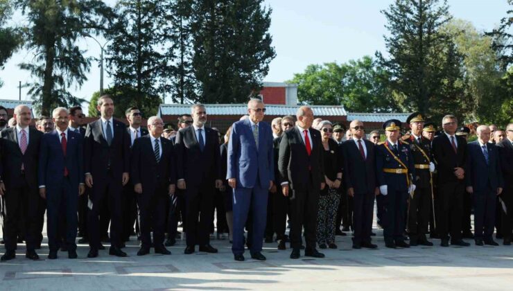 Cumhurbaşkanı Erdoğan, KKTC’de Atatürk Anıtı’na çelenk bıraktı