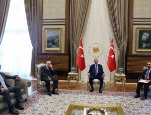 Cumhurbaşkanı Erdoğan, Sanayi ve Teknoloji Bakanı Kacır ile iş insanlarını kabul etti