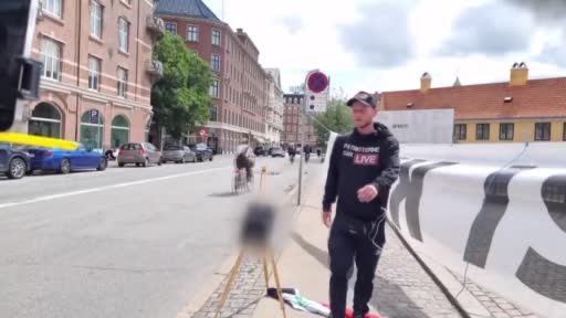 Danimarka’da Kur’an-ı Kerim’in yakılmasını önlemeye çalışan kadına polisten sert müdahale