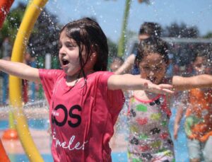 En sulu eğlence…40 derece sıcakta çocuklar hem eğlendi, hem serinledi