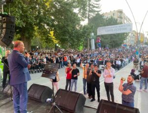 Ereğli’de Yunus Emre Parkı Ali Kınık konseriyle açıldı