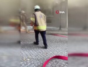 Fatih’te 3 katlı otelde yangın: Mahsur kalanları itfaiye ve vatandaşlar kurtardı
