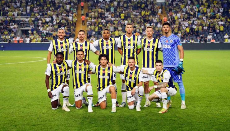 Fenerbahçe ilk resmi maçına taraftarı önünde çıktı