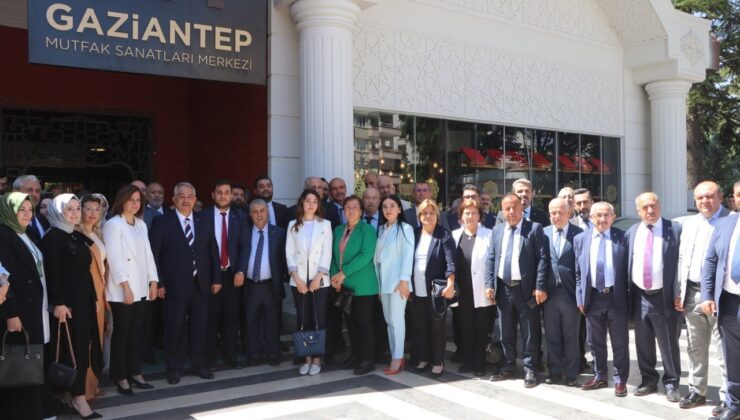 Gaziantep’te Ak Parti’nin yeni yönetimi açıklandı
