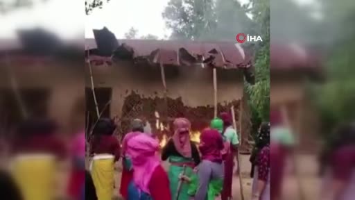 Hindistan’da kadınlar taciz şüphelisinin evini ateşe verdi