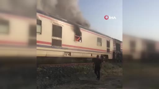 İçi yolcu dolu trenin vagonu alev alev yandı