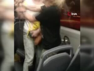 İstanbul’da metrobüste kadın yolcular arasındaki kavga kamerada