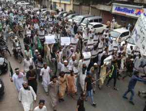 İsveç’teki Kur’an-ı Kerim’e saldırı Pakistan’da protesto edildi