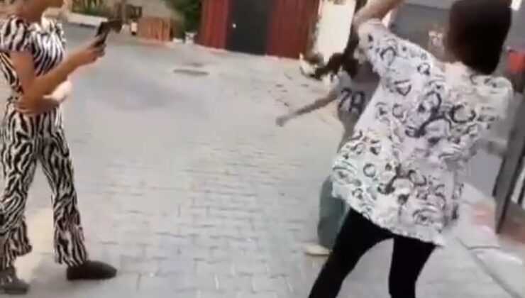 İzmir’de kızlar saç saça baş başa kavga etti, o anlar kameraya yansıdı