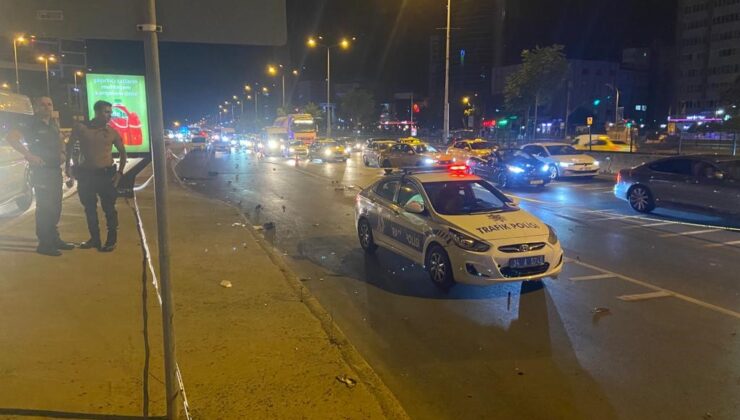 Kadıköy’de makas atarak ilerleyen araç motosiklete çarptı: 1 ölü