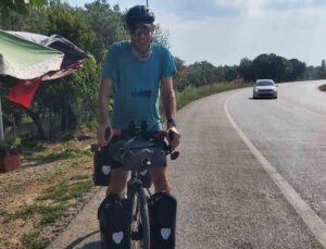 Kanadalı bankacı 2 bin 700 kilometre aşıp bisikletiyle İznik’e geldi