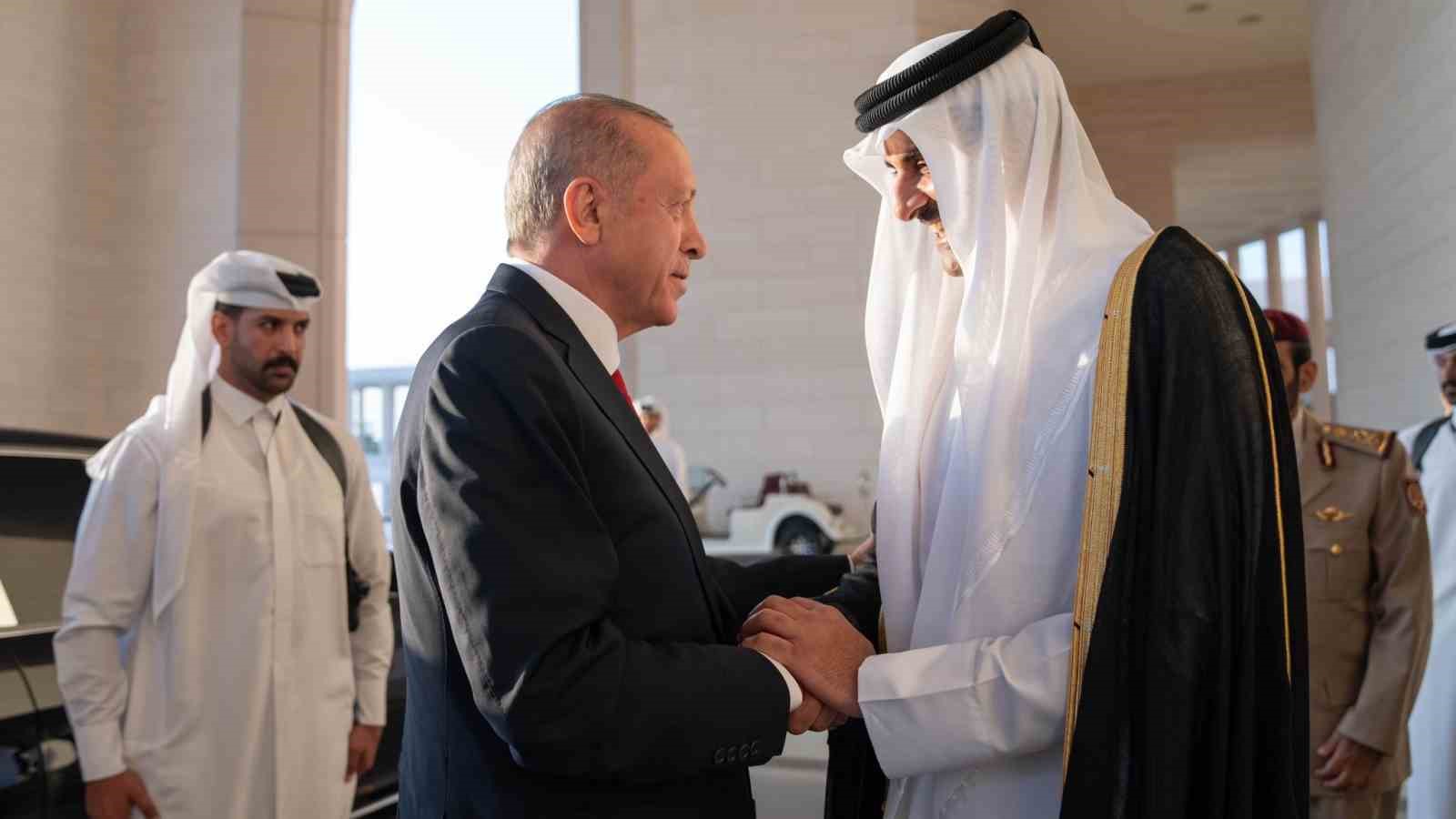 Katar Emiri Al Thani: “Sevgili kardeşim Cumhurbaşkanı Recep Tayyip Erdoğan’ı Doha’da ağırlamaktan memnuniyet duydum”