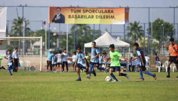 Mersin’de çocuk futbol turnuvası başladı