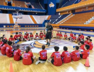 Mersin’de ücretsiz basketbol kurslarıyla, alt yapıya sporcu yetişiyor
