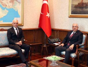 Milli Savunma Bakanı Yaşar Güler, Kuzey Kıbrıs Türk Cumhuriyeti’nin Ankara Büyükelçisi İsmet Korukoğlu’nu kabul etti.