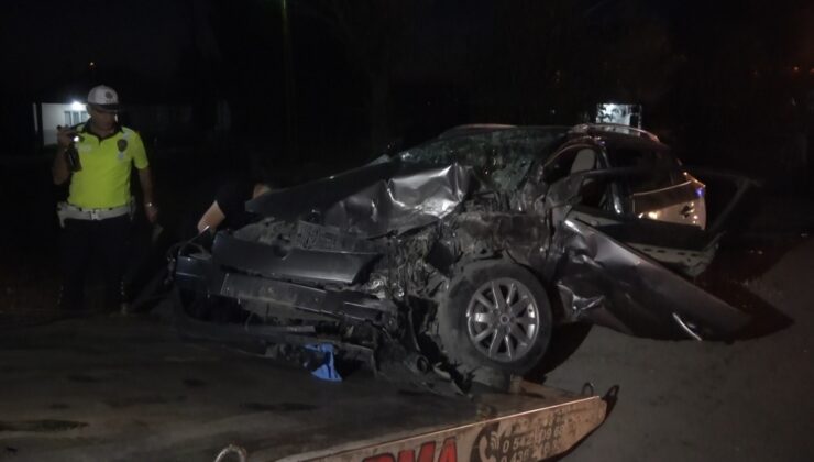 Muş’ta hafif ticari araç ile otomobil çarpıştı: 1’i bebek 8 kişi yaralandı