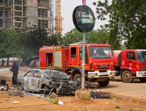 Nijer’de darbe destekçileri iktidar partisinin genel merkezine saldırdı