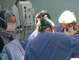 Organ naklinde 10 saatlik operasyon: 3 ameliyat peş peşe yapıldı