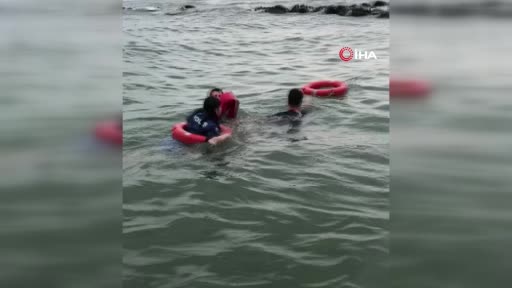 Samsun’da denizde mahsur kalan 3 kişi kurtarıldı