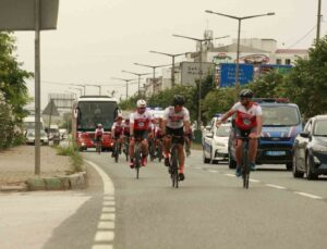 Şehit Ömer Halisdemir için yola çıkan bisikletçiler Bursa’dan geçti