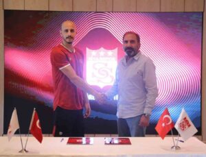 Sivasspor, kaleci Erhan Erentürk’ü kadrosuna kattı