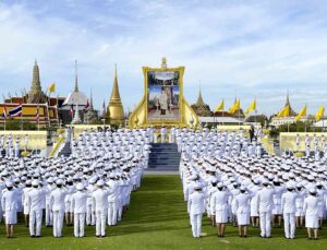 Tayland Kralı’na görkemli doğum günü kutlaması