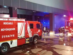 Toptan markette yangın: Söndürme sistemi faciayı önledi