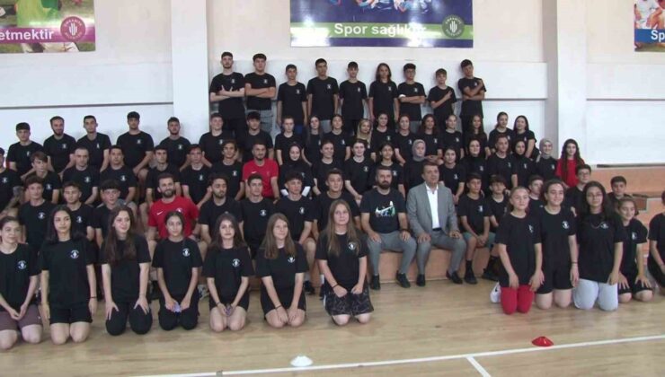 Ümraniye Belediyesi sporcu gençleri üniversiteye hazırlıyor