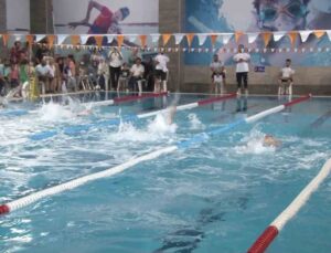 Ümraniye’de genç yüzücüler, şampiyonluğa kulaç attı