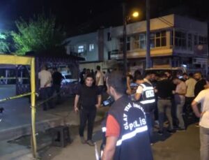Adana parkta silahlı saldırı: Motosikletle gelip 4 kişiyi kurşun yağmuruna tuttular