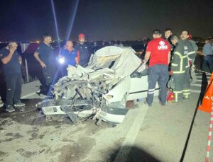Aksaray’da otomobil kamyonetle çarpıştı: 1 ölü, 2 ağır yaralı