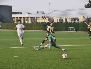 Aliağaspor FK, Manisa FK U19 takımını hazırlık maçında 4-1 yendi