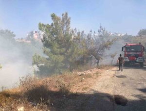 Antalya’da çöp dökülen alandaki yangına helikopterle müdahale edildi