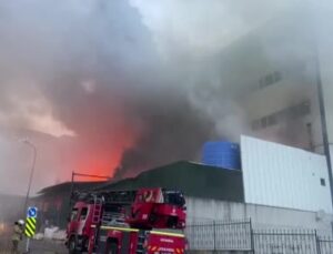 Arnavutköy, Akpınar Sanayi Bölgesi’nde bulunan 4 katlı fabrikada yangın
