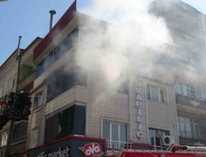 Bafra’da ofis yangını korkuttu