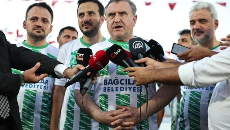 Bakan Osman Aşkın Bak, “Şöhretler Karması” maçında sahaya çıktı