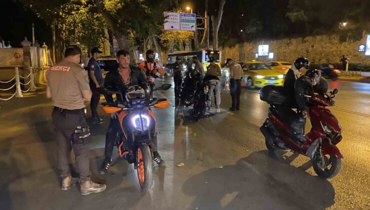 Beşiktaş’ta polisler motosiklet sürücülerine denetim gerçekleştirdi