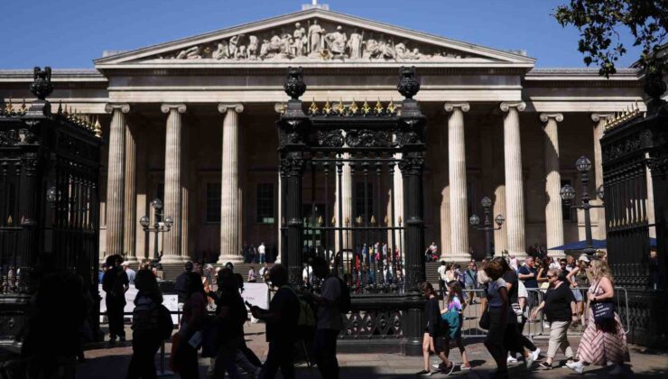 British Museum’un Müdürü Fischer istifa etti