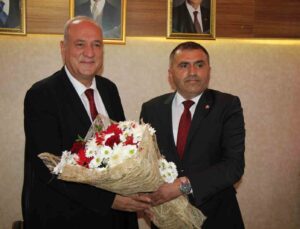 Burhan Mucur, MHP İl Başkanlığı görevini devraldı
