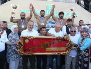 Bursa Büyükşehir Belediyesporlu güreşçiler 12 madalya kazandı