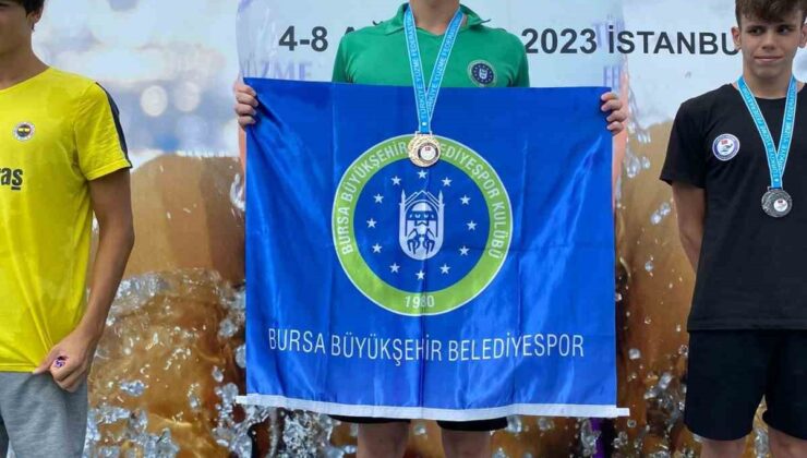 Bursa Büyükşehir Belediyesporlu yüzücü Özgür Yonca madalyaları topladı