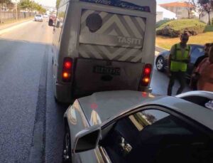 Bursa’da otomobil servis midibüsü ile çarpıştı: 5 yaralı