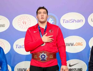 Cemal Yusuf Bakır, U17 Dünya Güreş Şampiyonası’nda altın madalya kazandı